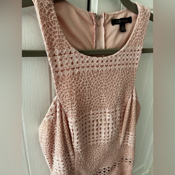 EUC City Studio Blush Lace Sleeveless Dress w/Asymmetrical Neckline, Lined - Picture 10 of 14